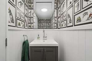 Douche, sèche-cheveux
