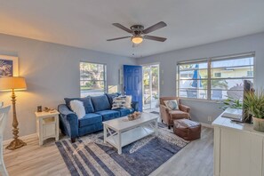 Apartment | 2 bedrooms - Royal Blue Downtown-gulfport-heated Pool (Gulfport)