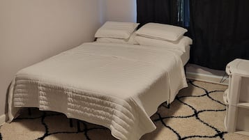 1 bedroom, iron/ironing board, internet