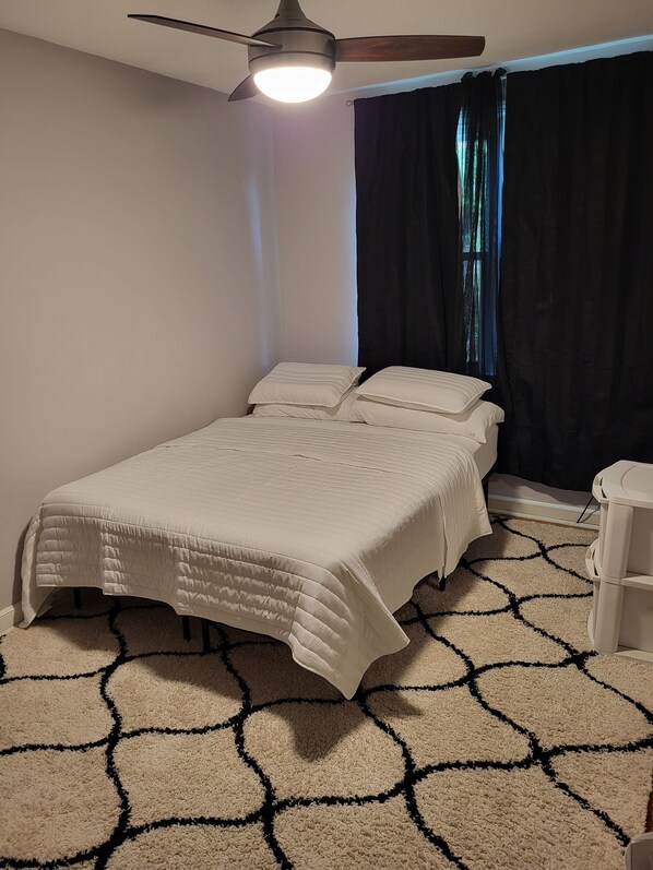 1 soverom, strykejern/-brett og internettilgang