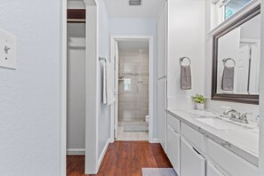 Bathroom - Citrus Retreat with Pool (Citrus Heights)