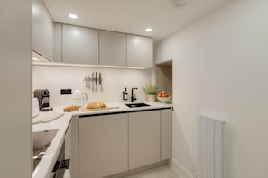 Fridge, oven, dishwasher, coffee/tea maker