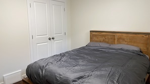 2 bedrooms, iron/ironing board, Internet, bed sheets