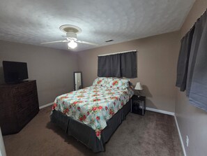 3 室のベッドルーム、アイロン / アイロン台、WiFi (無料)、ベッドシーツ