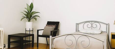 1 bedroom, WiFi, bed sheets