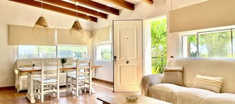 "Villa Delta" 10000m, swimming pool, barbecue and lagoon