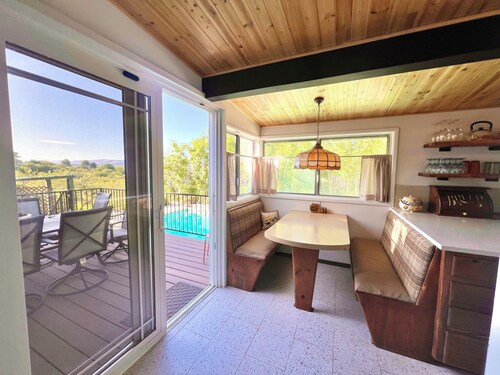 Groovy Spacious Cabin 20mins from Sedona - with a Pool! @ That70sCabin