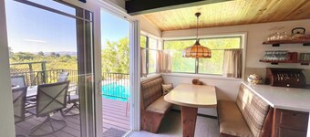 Groovy Spacious Cabin 20mins from Sedona - with a Pool! @ That70sCabin
