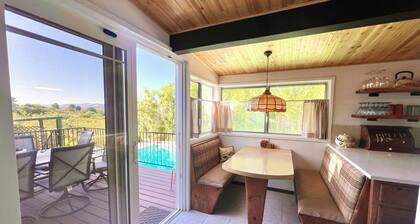 Groovy Spacious Cabin 20mins from Sedona - with a Pool! @ That70sCabin
