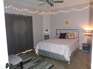 1 quarto, escrivaninha, ferros/tábuas de passar roupa, Wi-Fi de cortesia