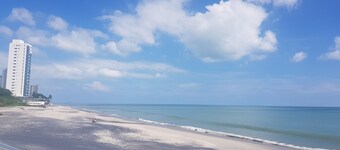 Beachfront Paradise! Apartment in Royal Palm with Ocean Views