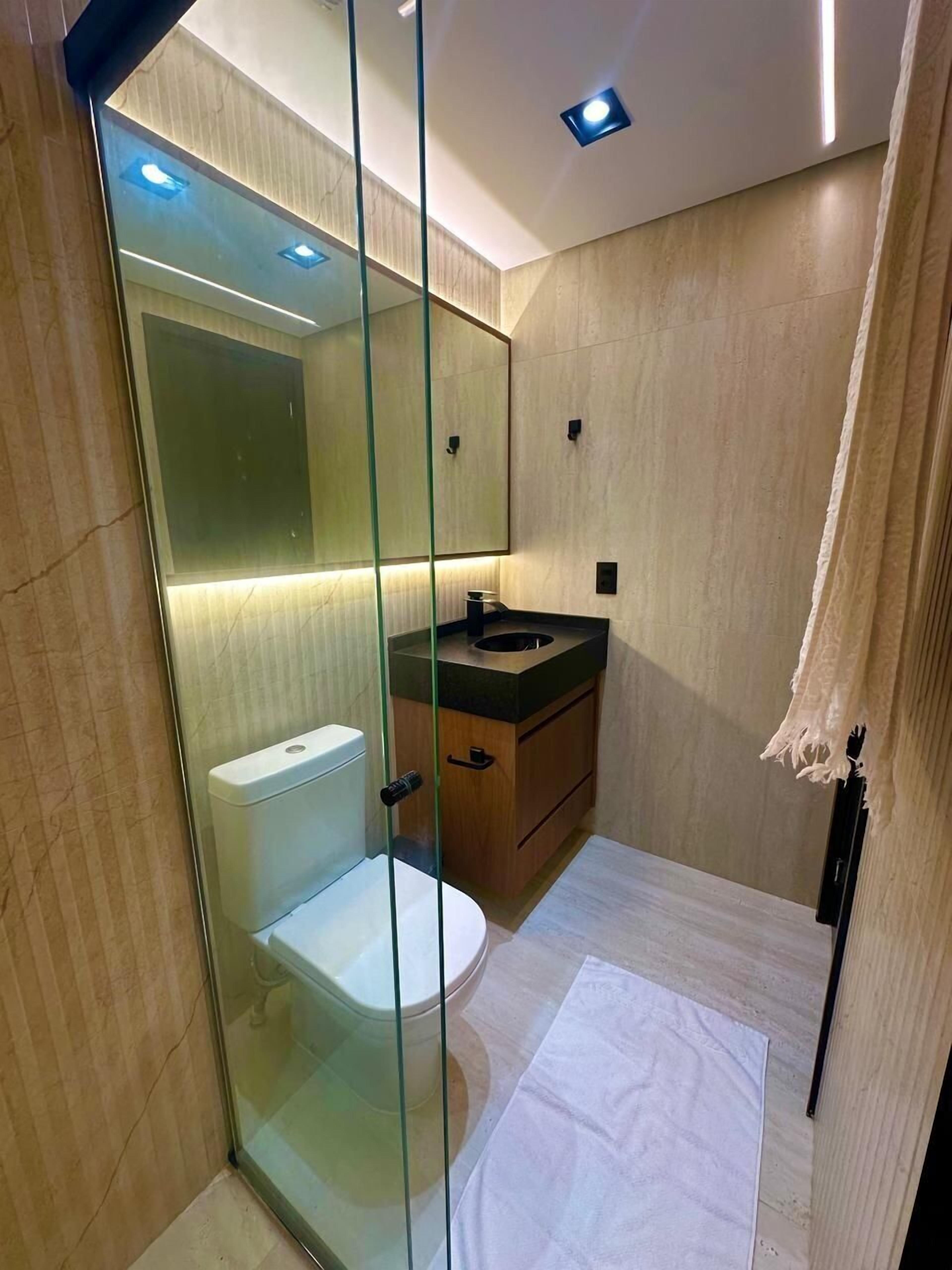 Deluxe Studio | Bathroom