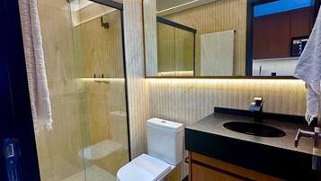 Deluxe Studio | Bathroom