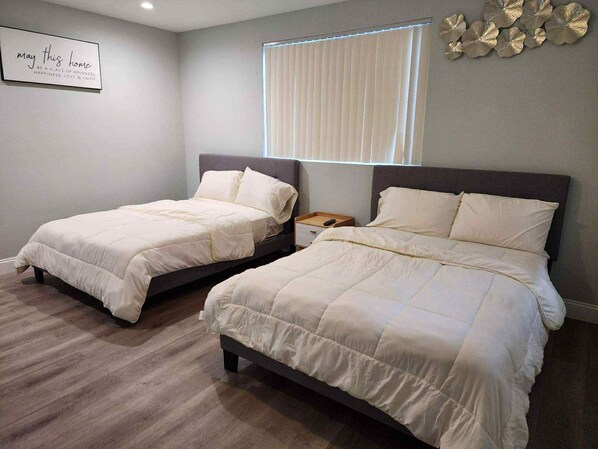 1 bedroom, WiFi, bed sheets - Studio Near Disney (Santa Ana)