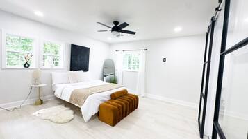 2 bedrooms, iron/ironing board, internet, bed sheets