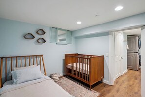 4 bedrooms, WiFi, bed sheets