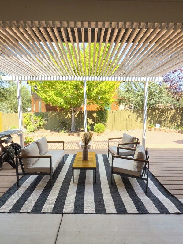 Terrace/patio - Charming 3-bedroom house in beautiful Payson with AC (Payson)