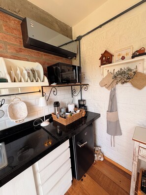 Microondas, horno, placa de cocina