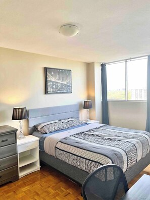 3 habitaciones, tabla de planchar con plancha, wifi y ropa de cama 