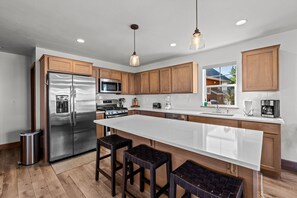 Fridge, microwave, oven, stovetop - The Bear's Den - Dover ID (Dover)