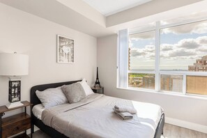 3 habitaciones, tabla de planchar con plancha, internet y ropa de cama 