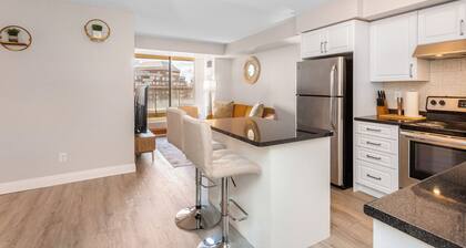 SkyView 2+1 Condo Stunning Views Steps to SQ1 Mall