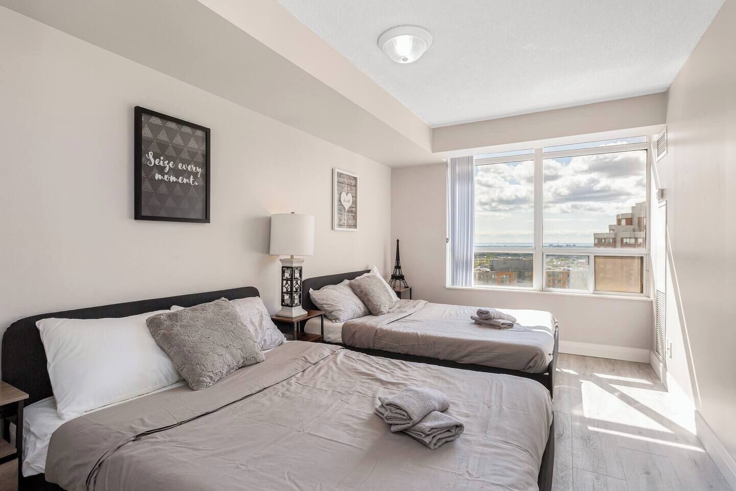 Bureau, fer et planche à repasser, Wi-Fi, draps fournis