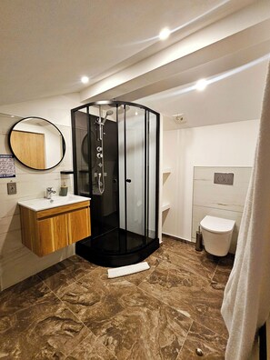 Deluxe Double Room, Garden View | Bathroom