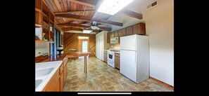 Four à micro-ondes, un four, surface de cuisson