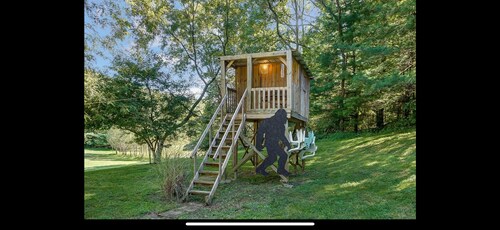 3-bedroom house in tranquil Laurelville with Swim Spa