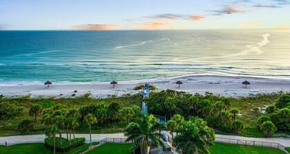 Elegant Boho Beach House, 3 min to Main St. Sarasota, 10 min to Lido Beach