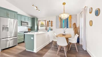 Microonde, forno, piano cottura, lavastoviglie