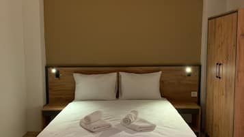 Classic Room, City View | Desk, laptop workspace, free WiFi