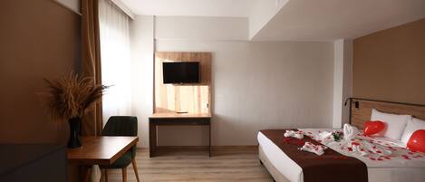 Bureau, espace de travail pour ordinateur portable, Wi-Fi gratuit