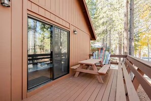 تناول الطعام بالخارج