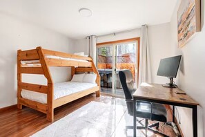 4 bedrooms, desk, iron/ironing board, travel crib
