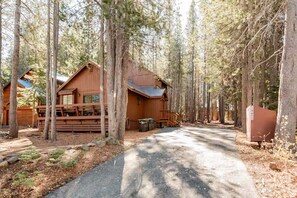 Exterior - Hot Tub Home in Tahoe Donner – Truckee (Truckee)