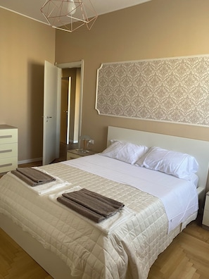 2 chambres, fer et planche à repasser, Wi-Fi, draps fournis
