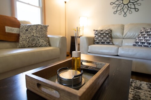 Little Nest //  2 mi to Mayo Clinic, 2 bed w/Lg Yard,Pet Friendly,One level home