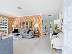 Smart TV - St. Armands Circle Vintage Beach Bungalow (Sarasota)