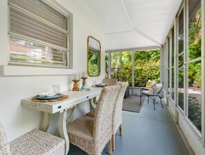 Dining - St. Armands Circle Vintage Beach Bungalow (Sarasota)