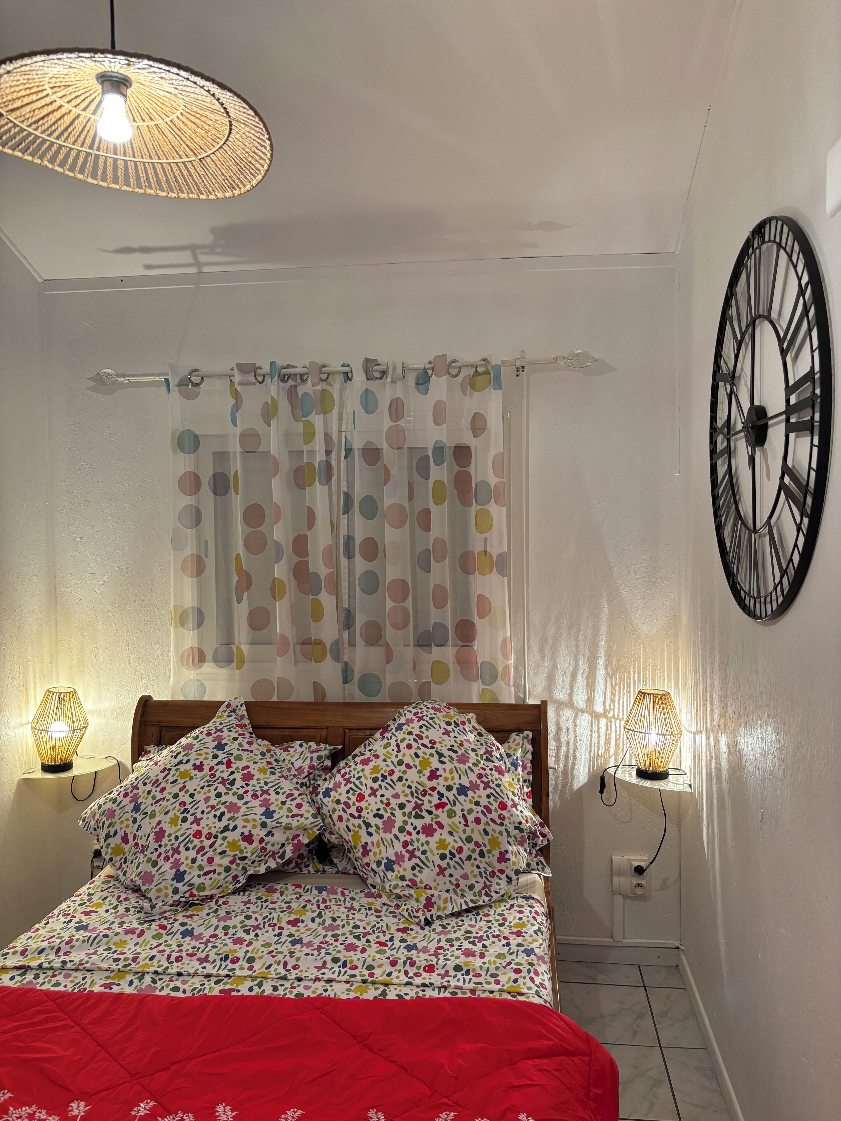 1 chambre, fer et planche à repasser, accès Internet, draps fournis