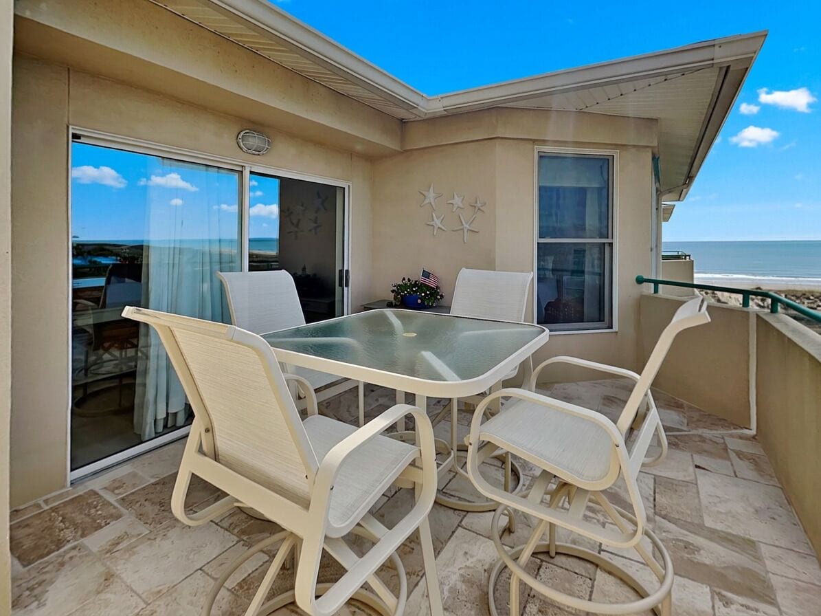 Condo (3 Bedrooms) | Front of property