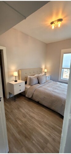 3-bedroom house downtown across from the historic Bingen Theater!