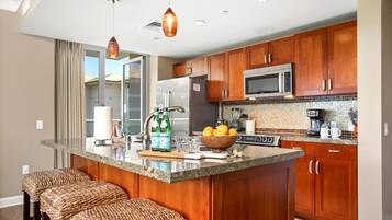 Condo (4 Bedrooms) | Private kitchen | Microwave, oven, dishwasher, coffee/tea maker