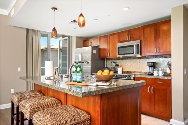 Private kitchen - Honua Kai Hokulani 2 Free Rental Cars KBM Resorts Amazing 2 Units, 4 Bedrooms Ml-1778 (Kaanapali)