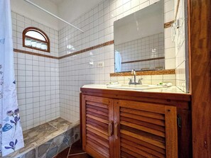 Towels, soap, toilet paper - Ocean View Escape - Apt 34 - King + Twin - Walk to Beach (Tamarindo)