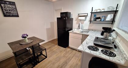 Welcoming Cozy &Private Studio Apt @Irving-NorthDFW Free W&D Stays 30+ days only