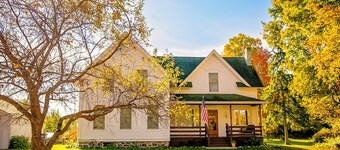 Willow View - Minutes from SLU and SUNY University - 4-bdrm Farmhouse 