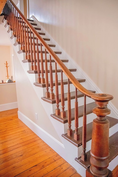 Willow View - 4-bedroom renovated Farmhouse surrounded by nature